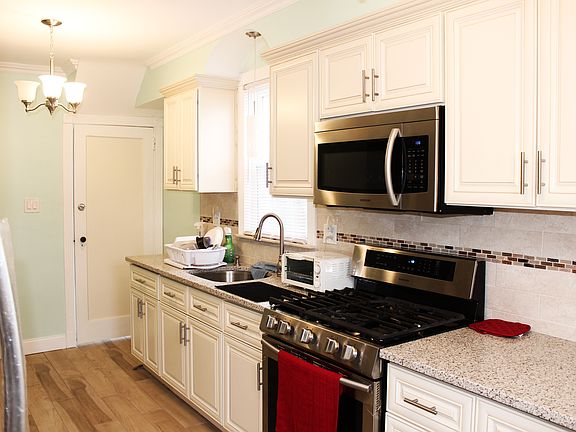 5th image of 148 Randolph Ave