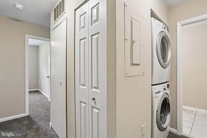 3 bed, 1333 sqft, $3,100 — Photo 4