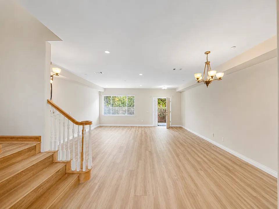 455 Fairview Ave #D