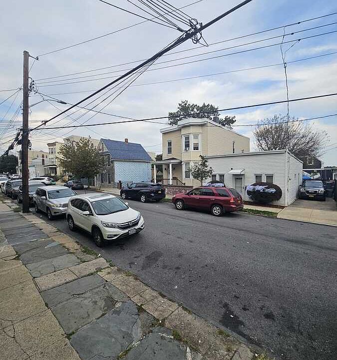 1st image of 141 Voss Ave APT 1