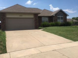 3233 N Laurel Ave, Springfield, MO 65803