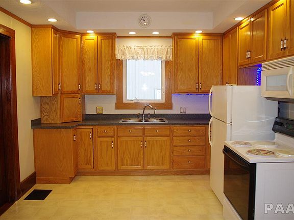 5th image of 105 E Vine St