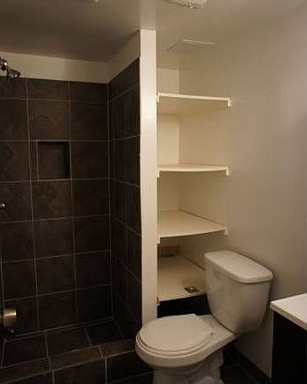 Bath 1 w/ storage