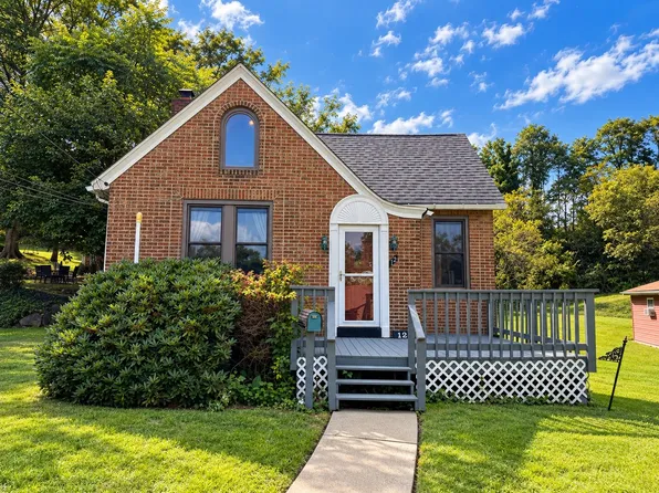 12 Sunrise Dr, Pittsburgh, PA 15236