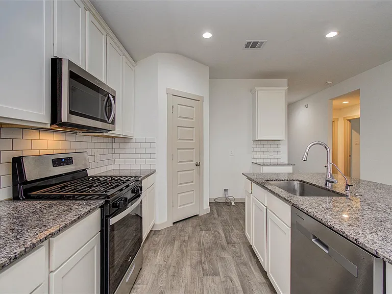 10602 Great Basin Dr — Photo 17