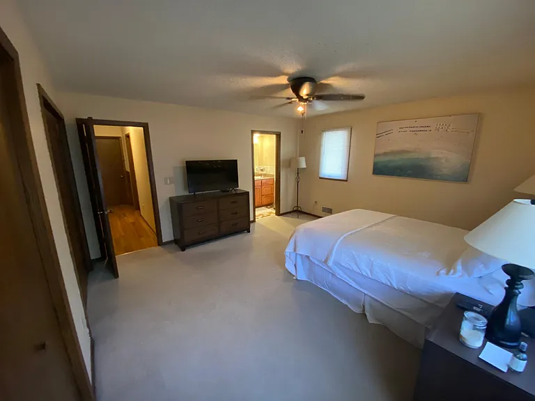 spacious bedroom with en-suite bathroom