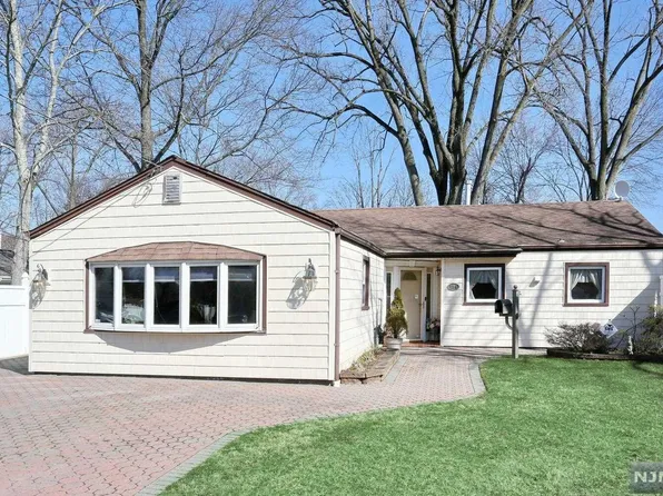 154 Sanford Ave, Emerson, NJ 07630
