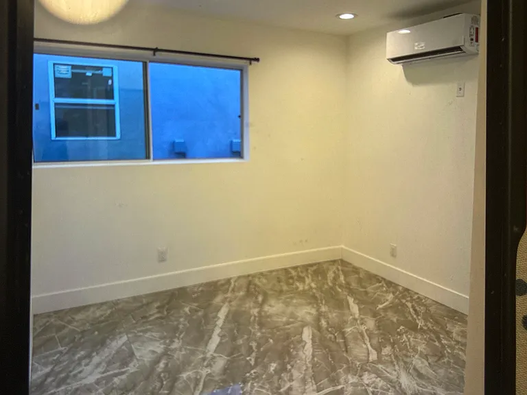 6231 Kenwater Ave — Photo 2