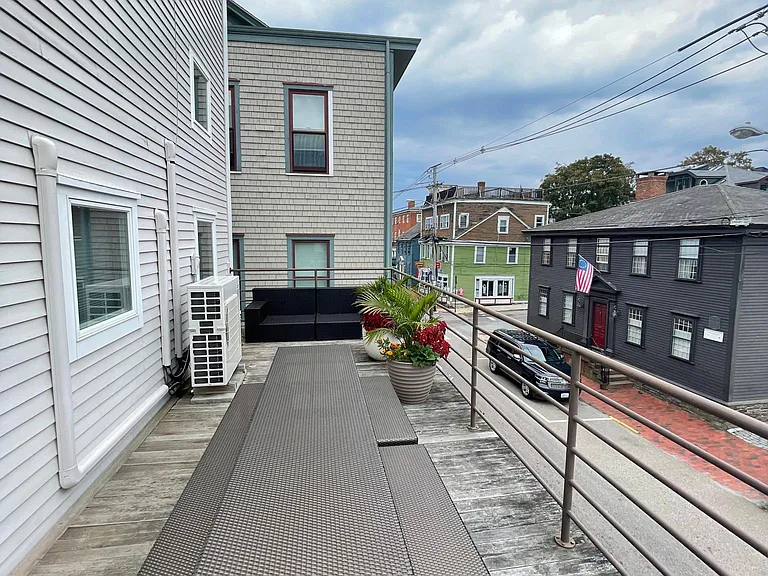 435 Thames St #1 — Photo 11