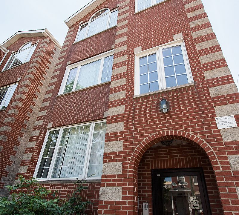 1st image of 1549 W Walton St APT 1