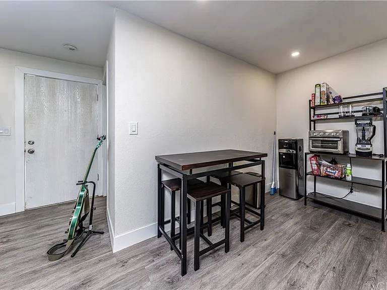 2148 S Sycamore St #B2 — Photo 7