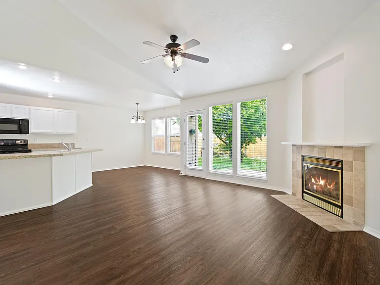 3007 Manchester Dr — Photo 9
