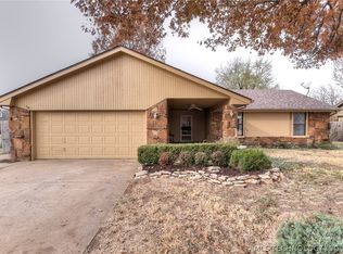 607 Peppermint Dr, Sand Springs, OK 74063