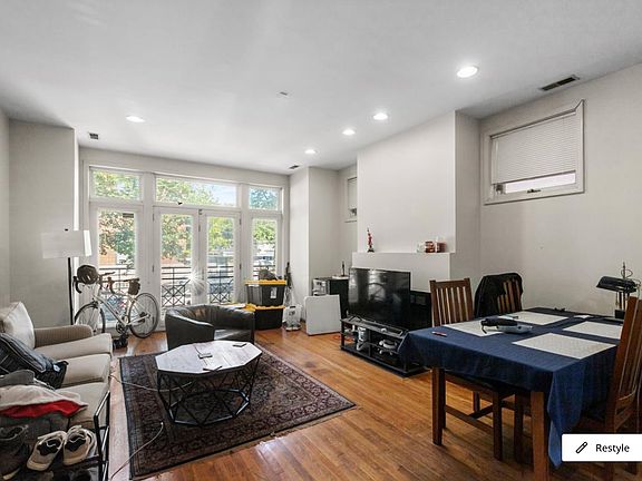 5th image of 2338 N Greenview Ave #1