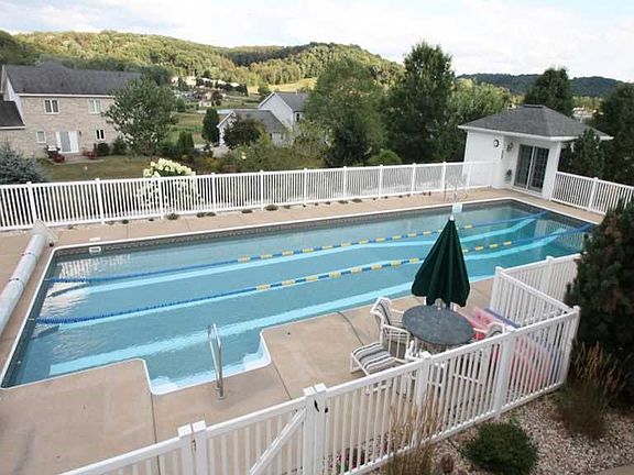3rd image of 702 Muirfield Dr
