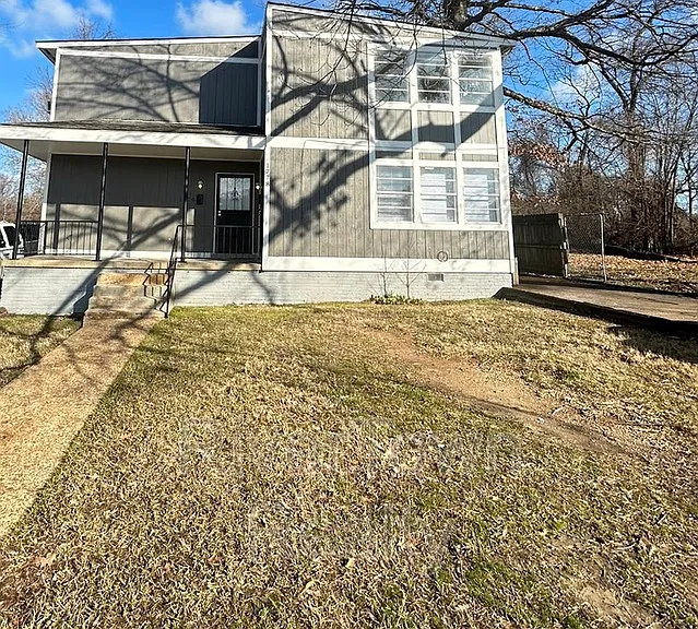1778 Brown Ave — Photo 1