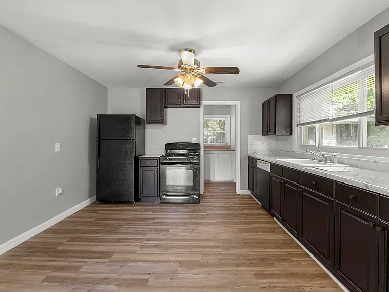 5228 Fletcher St — Photo 11
