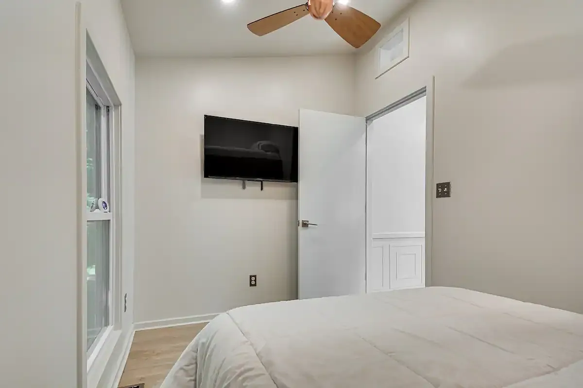 2 bed, 1000 sqft, $2,200 — Photo 4
