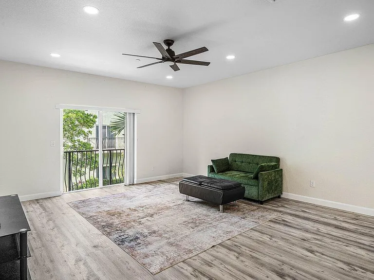 48 NW Hawthorne Pl — Photo 9
