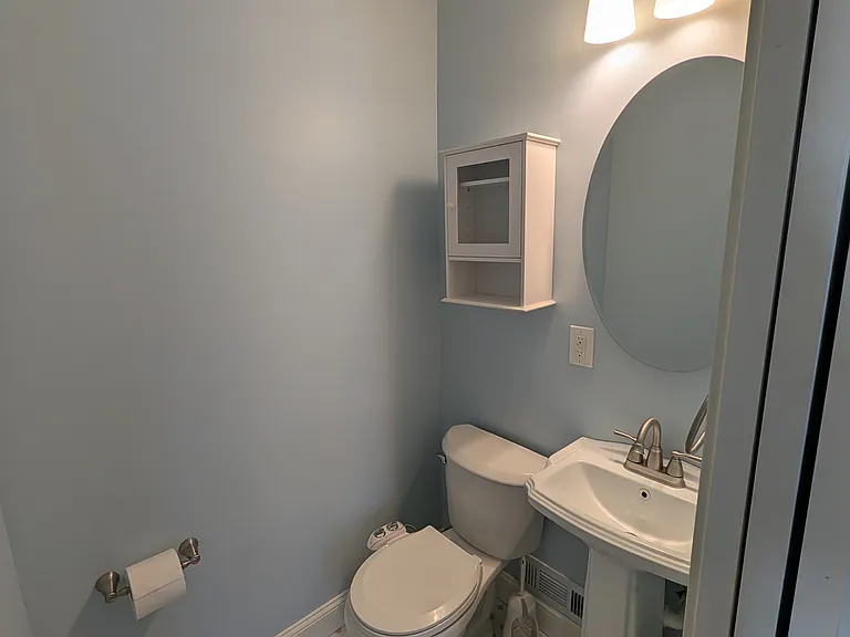 1353 Ashland Ave — Photo 4