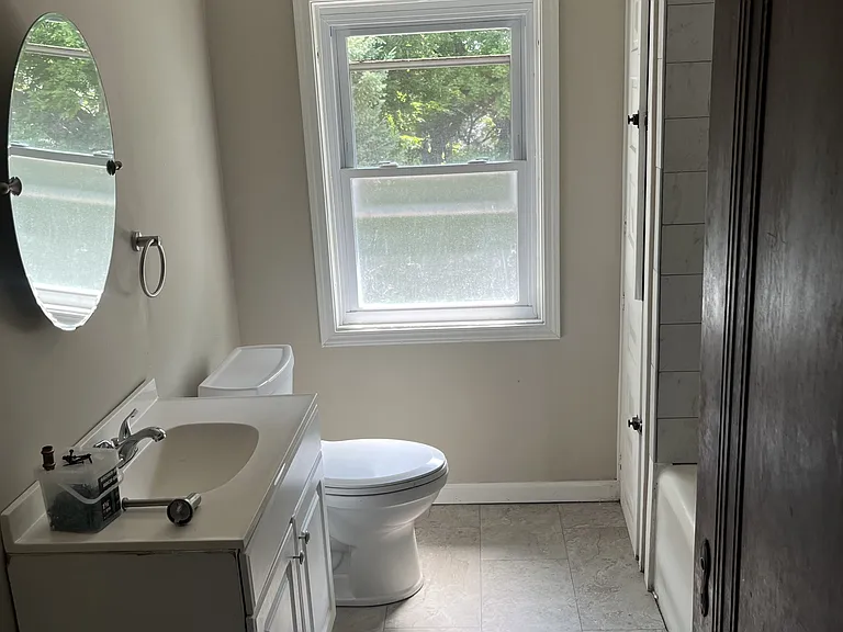 1216 N Limestone St — Photo 8