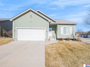 16054 Browne St, Omaha, NE 68116