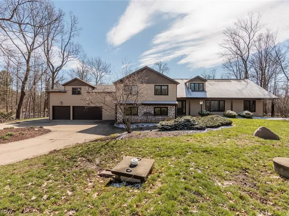 45 River Rd, Hinckley, OH 44233