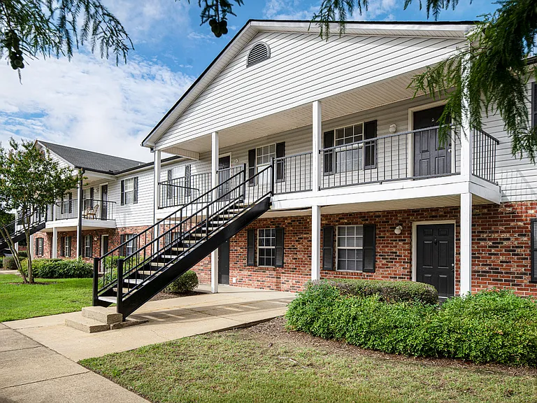 Discover the charming curb appeal of your new home at Southwind Apartments in Richland, MS!