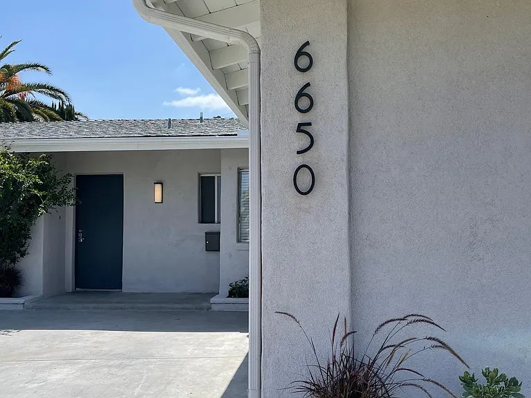 6650 Jumilla Ave — Photo 1