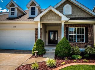 215 Berry Manor Circle St, Peters, MO 63376