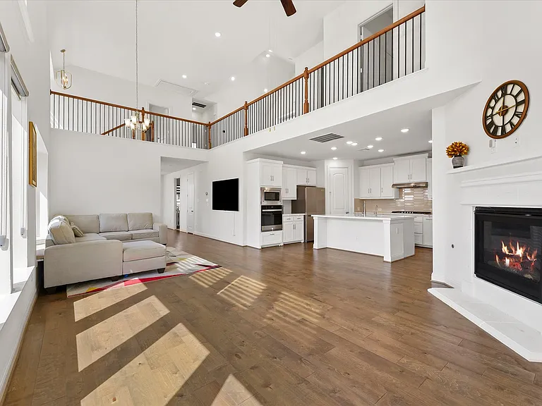 1549 Pirene Aly #1549 — Photo 4