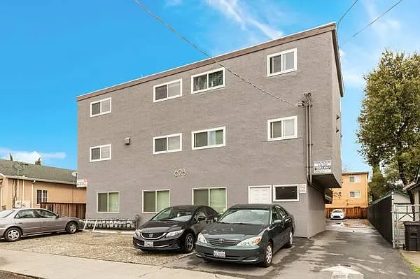 Studio, 350 sqft, $1,750 — Photo 3