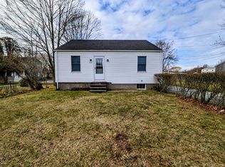 576 E Main Rd, Middletown, RI 02842
