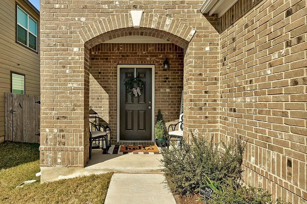 4 bed, 2.5 bath, 2101 sqft, $2,149 — Photo 4