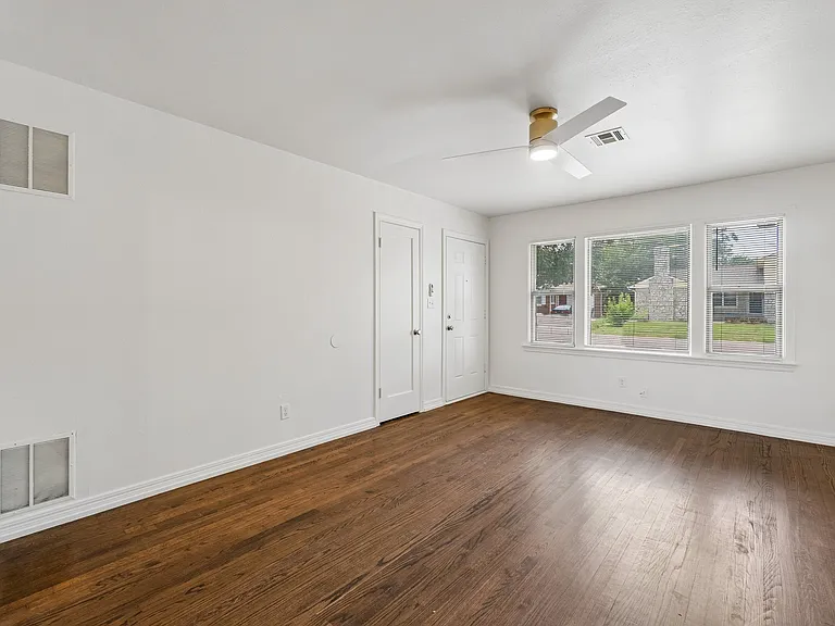 2029 Andover Ct — Photo 8