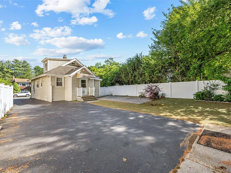 15 Pershing Ave — Photo 36