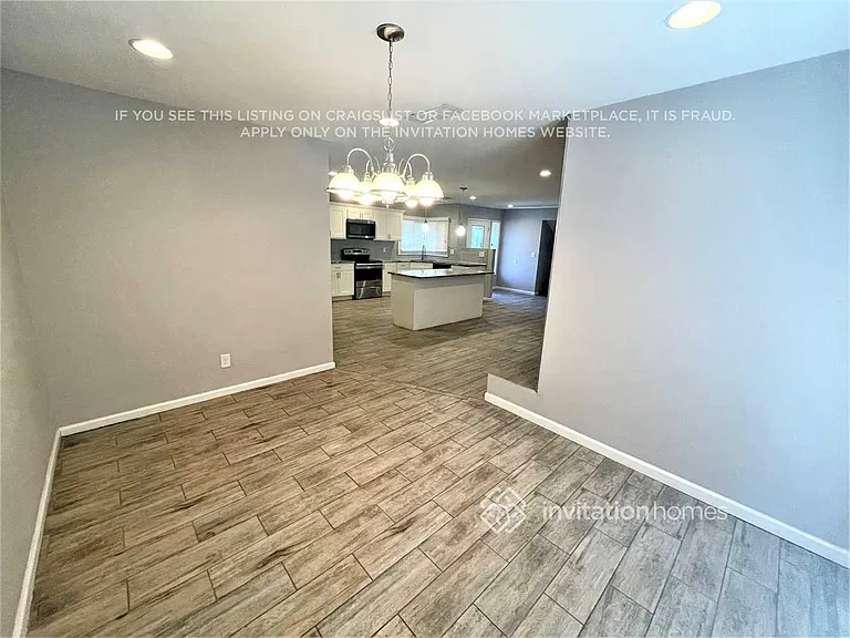 943 E Manhatton Dr — Photo 4