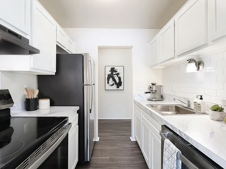 Cherokee Hills Apartments — Photo 7