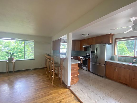 5th image of 919 N 101st St