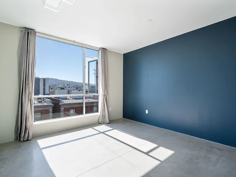285 W 6th St #518 — Photo 8