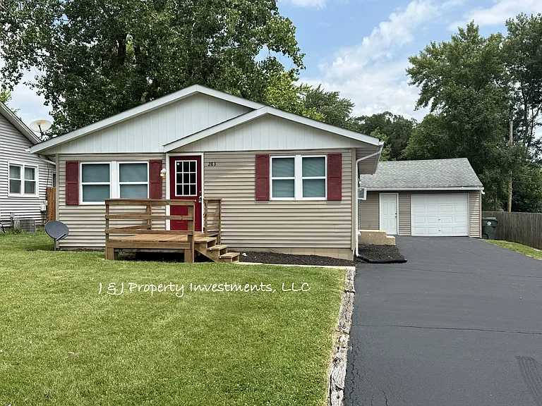 283 Hazelwood Dr — Photo 1