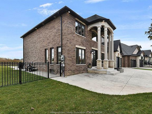4th image of 4098 Saint Francis Cres