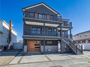 35 Ostend Rd, Island Park, NY 11558