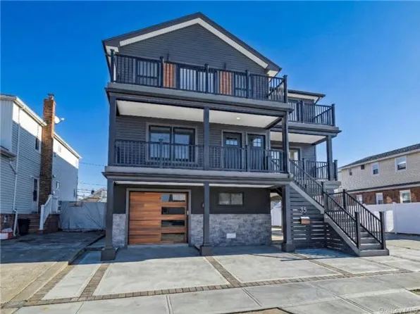 35 Ostend Rd, Island Park, NY 11558