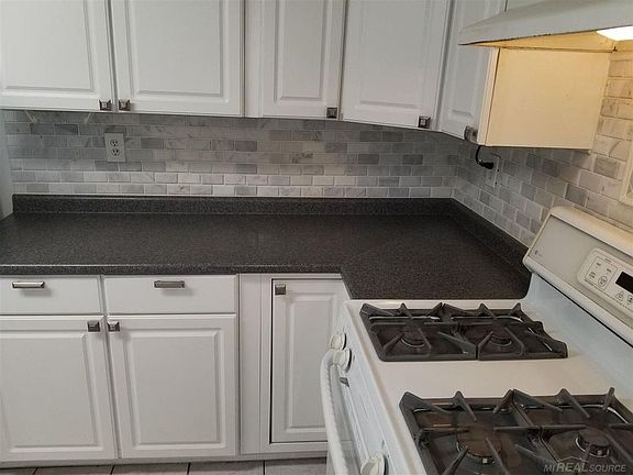 5th image of 26329 Chippendale St