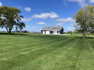 9207 Middle Rd, Manitowoc, WI 54220