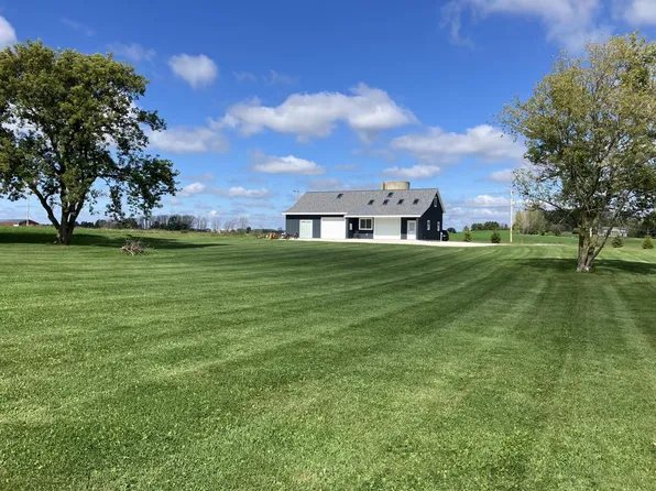 9207 Middle ROAD, Manitowoc, WI 54220