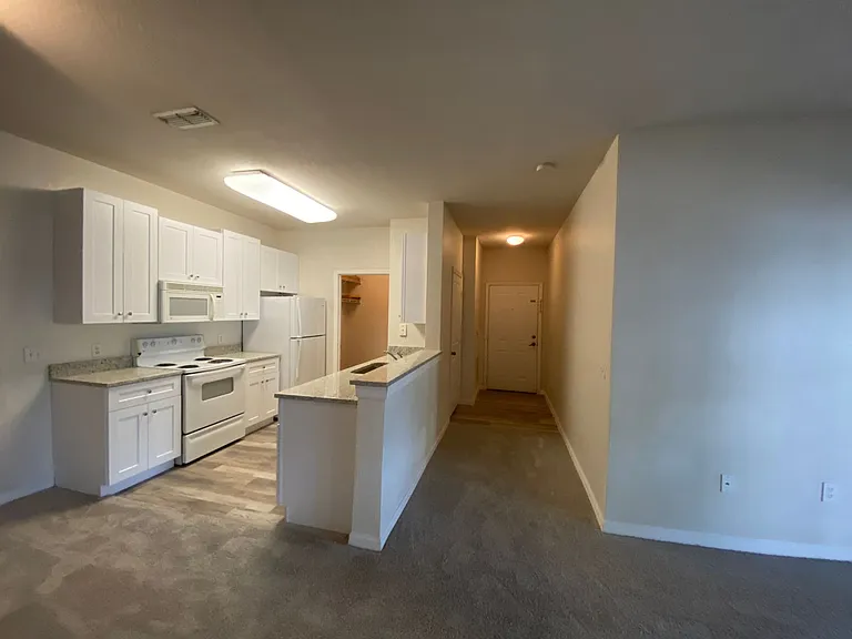 8009 Hemingway Cir — Photo 7