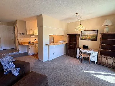1 bed, 608 sqft, $2,400 — Photo 1
