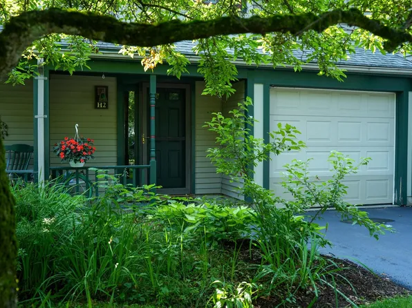 19 Saxon Hollow Drive #H2, Essex, VT 05452